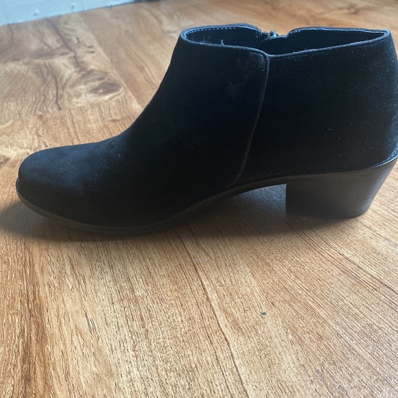 Vionic - Picture 3 of 3